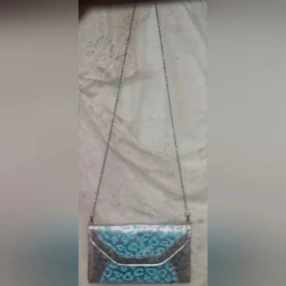 Fashion Clutch Purse Shiny Leopard Print Silver/Blue With Chain Strap NWOT - Picture 6 of 6